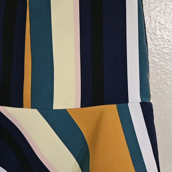 Chic Women's Yellow and Blue Mini Skirt - Picture 8 of 10